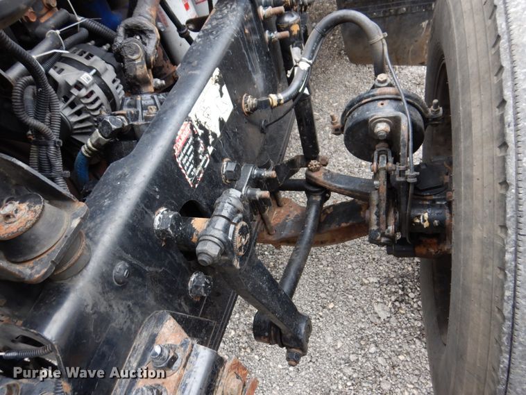 image for item IM9964 2006 Mack CHN600  semi truck