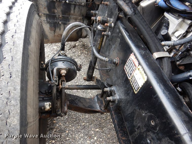 image for item IM9964 2006 Mack CHN600  semi truck