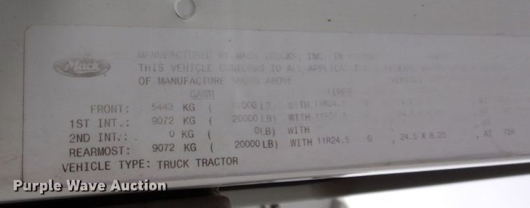 image for item IM9964 2006 Mack CHN600  semi truck