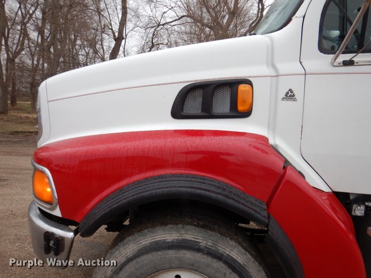 image for item JK9361 2000 Sterling L-Line  semi truck