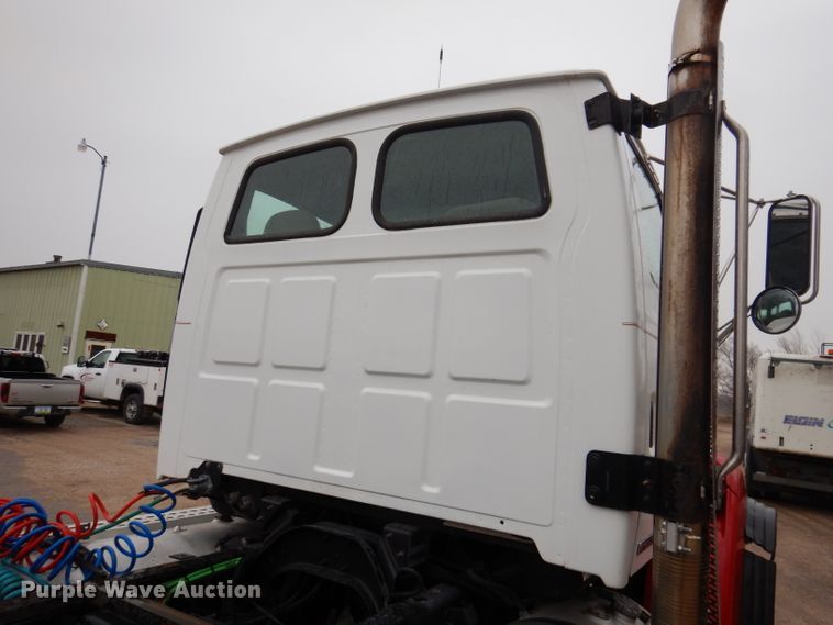 image for item JK9361 2000 Sterling L-Line  semi truck