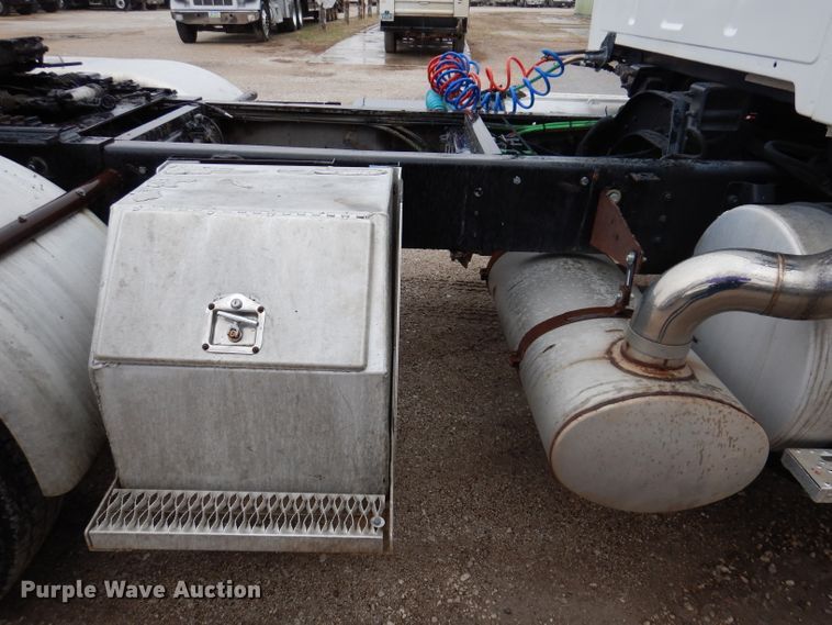 image for item JK9361 2000 Sterling L-Line  semi truck