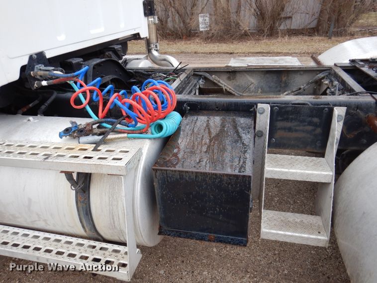 image for item JK9361 2000 Sterling L-Line  semi truck