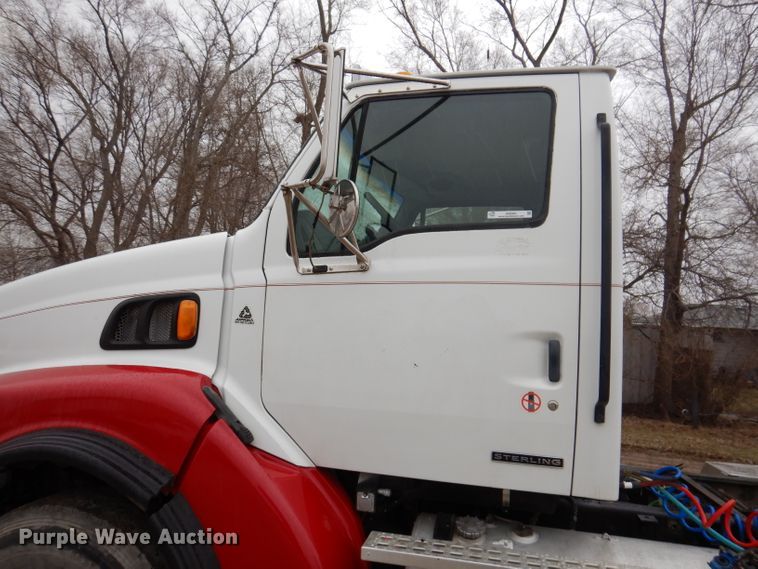 image for item JK9361 2000 Sterling L-Line  semi truck