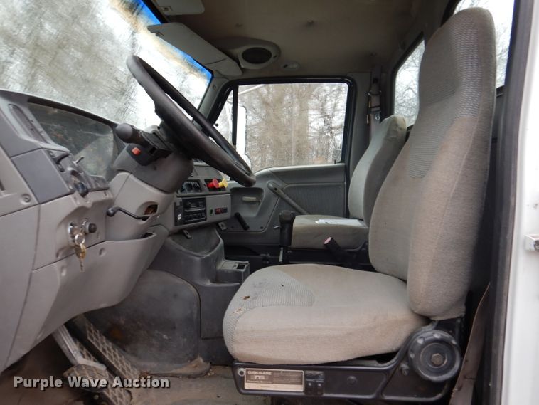 image for item JK9361 2000 Sterling L-Line  semi truck