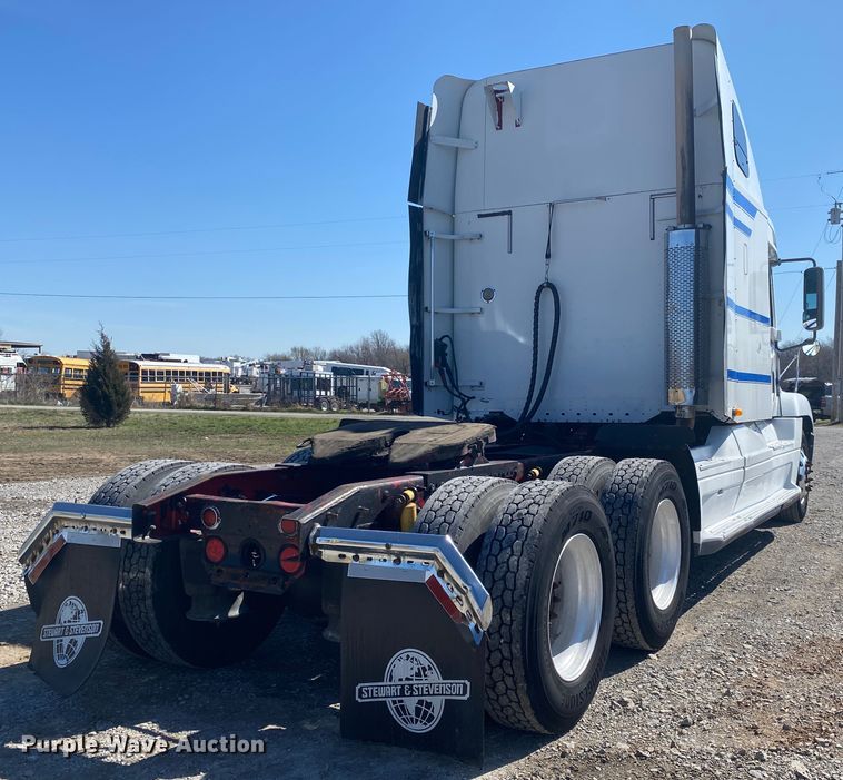 image for item JN9268 2001 Freigtliner Century Classic  semi truck