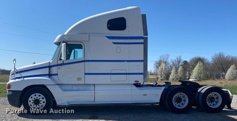 image for item JN9268 2001 Freigtliner Century Classic  semi truck