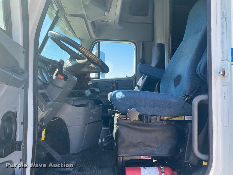 image for item JN9268 2001 Freigtliner Century Classic  semi truck