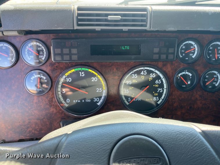 image for item JN9268 2001 Freigtliner Century Classic  semi truck