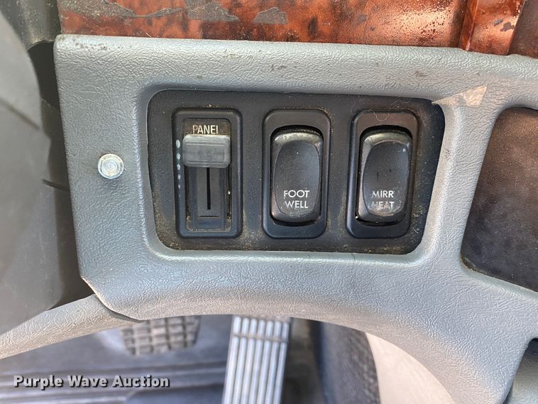 image for item JN9268 2001 Freigtliner Century Classic  semi truck