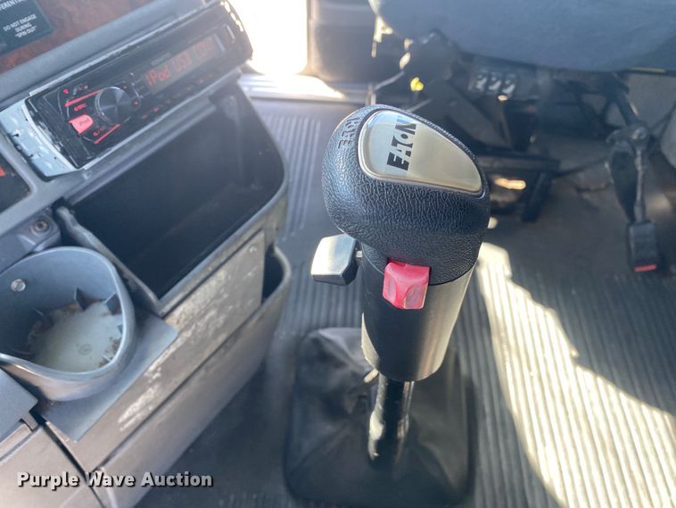 image for item JN9268 2001 Freigtliner Century Classic  semi truck