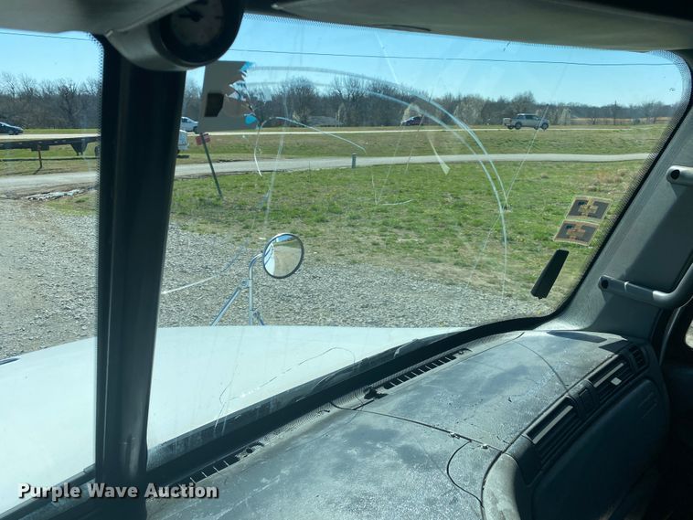 image for item JN9268 2001 Freigtliner Century Classic  semi truck