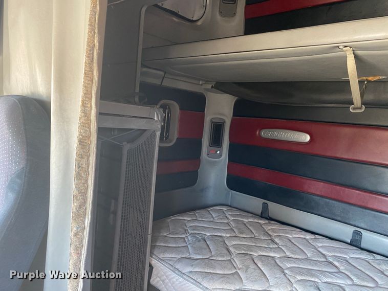 image for item JN9268 2001 Freigtliner Century Classic  semi truck