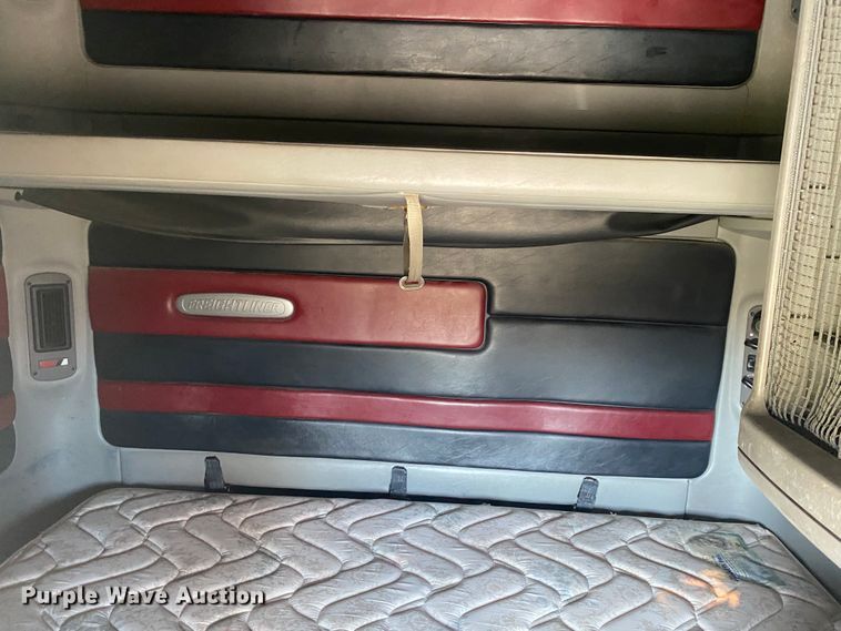 image for item JN9268 2001 Freigtliner Century Classic  semi truck