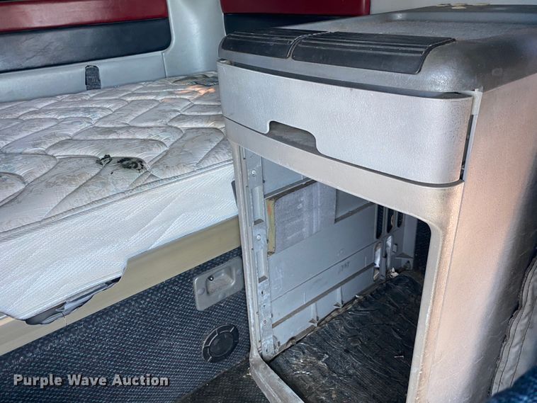 image for item JN9268 2001 Freigtliner Century Classic  semi truck