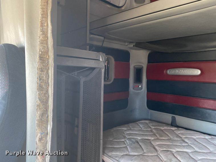 image for item JN9268 2001 Freigtliner Century Classic  semi truck