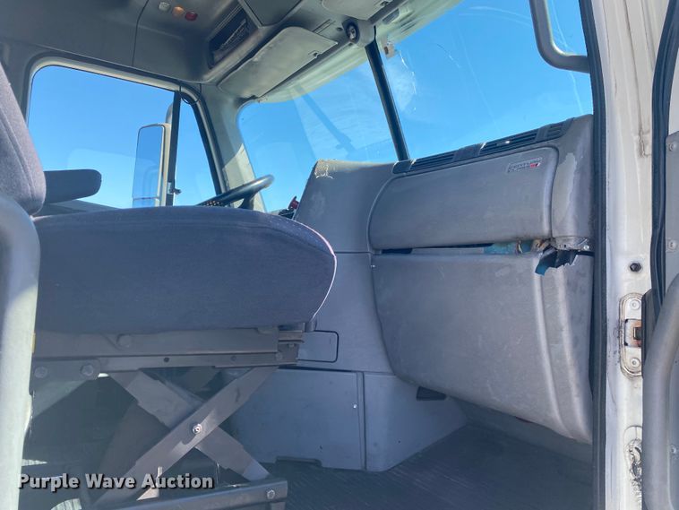 image for item JN9268 2001 Freigtliner Century Classic  semi truck