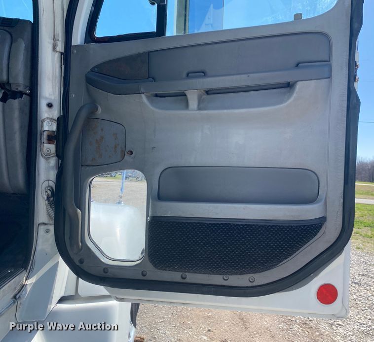 image for item JN9268 2001 Freigtliner Century Classic  semi truck