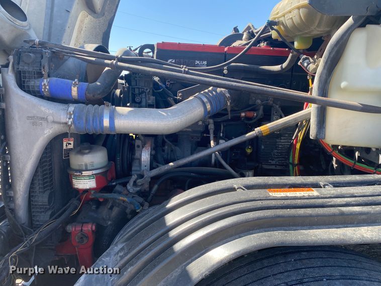 image for item JN9268 2001 Freigtliner Century Classic  semi truck