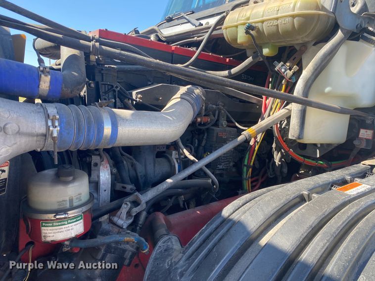 image for item JN9268 2001 Freigtliner Century Classic  semi truck