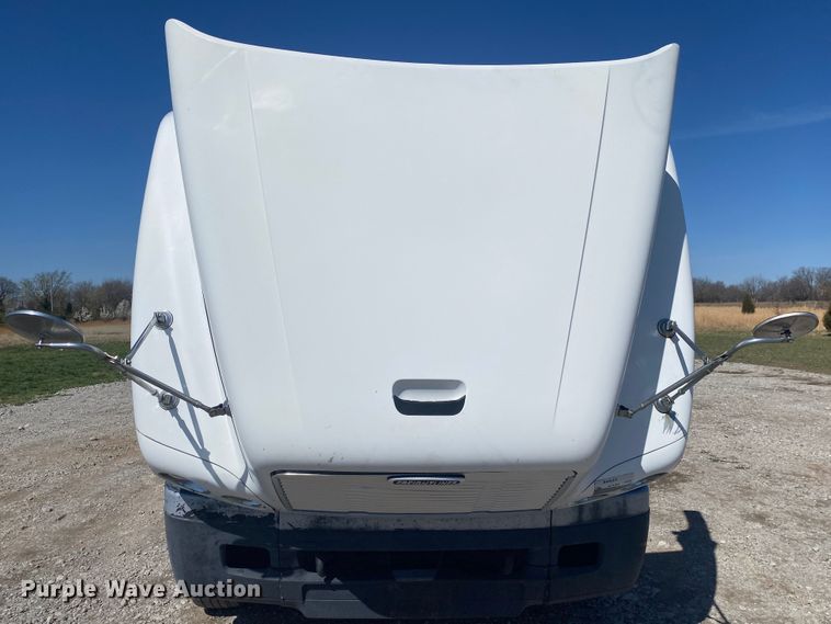 image for item JN9268 2001 Freigtliner Century Classic  semi truck