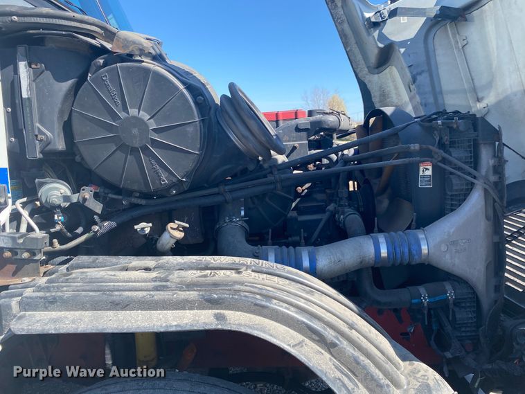 image for item JN9268 2001 Freigtliner Century Classic  semi truck