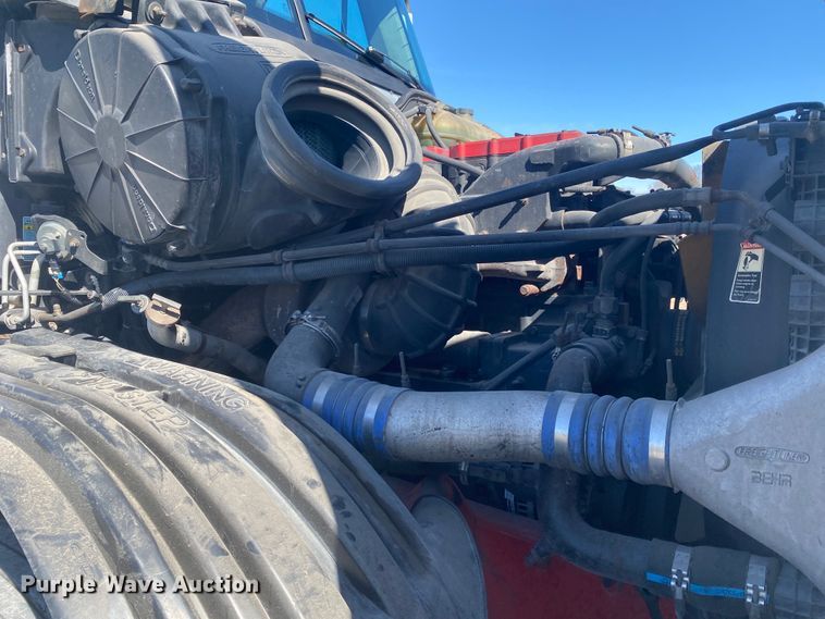 image for item JN9268 2001 Freigtliner Century Classic  semi truck