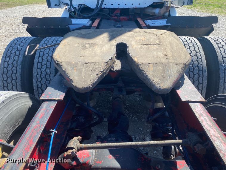 image for item JN9268 2001 Freigtliner Century Classic  semi truck