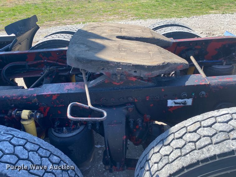 image for item JN9268 2001 Freigtliner Century Classic  semi truck