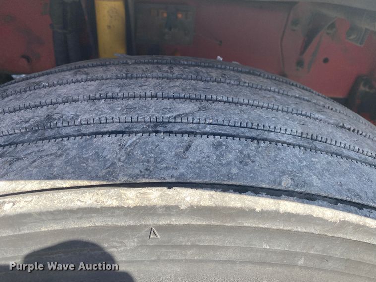 image for item JN9268 2001 Freigtliner Century Classic  semi truck