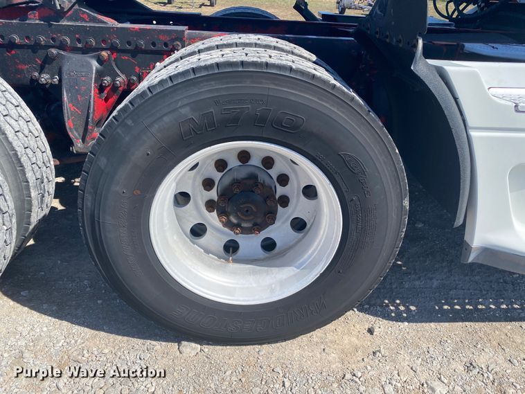 image for item JN9268 2001 Freigtliner Century Classic  semi truck