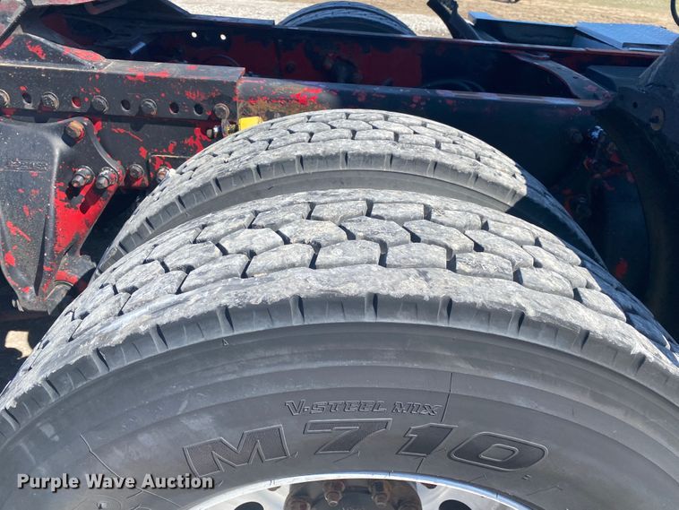 image for item JN9268 2001 Freigtliner Century Classic  semi truck