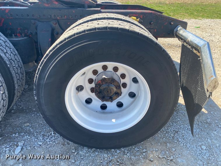 image for item JN9268 2001 Freigtliner Century Classic  semi truck