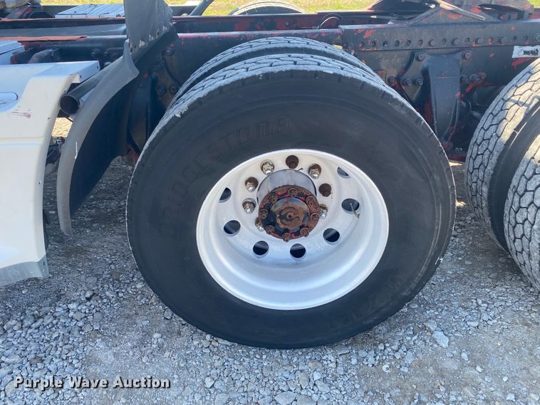 image for item JN9268 2001 Freigtliner Century Classic  semi truck