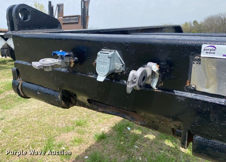 image for item JN9291 2006 XL Specialized XL80MG  lowboy equipment trailer