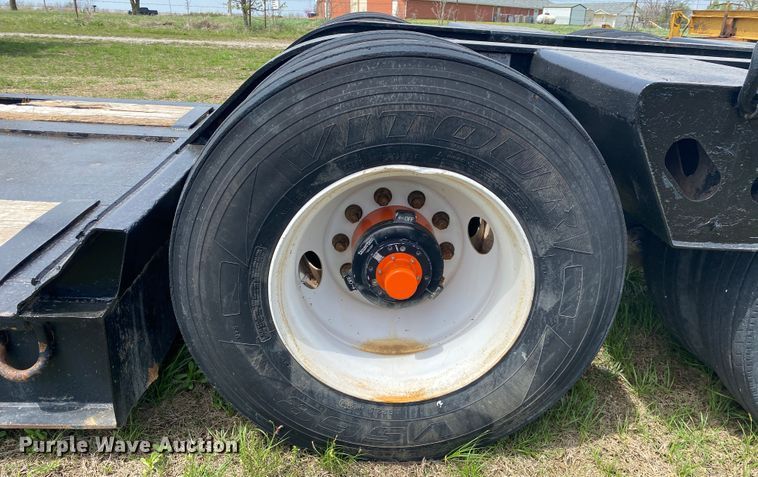 image for item JN9291 2006 XL Specialized XL80MG  lowboy equipment trailer