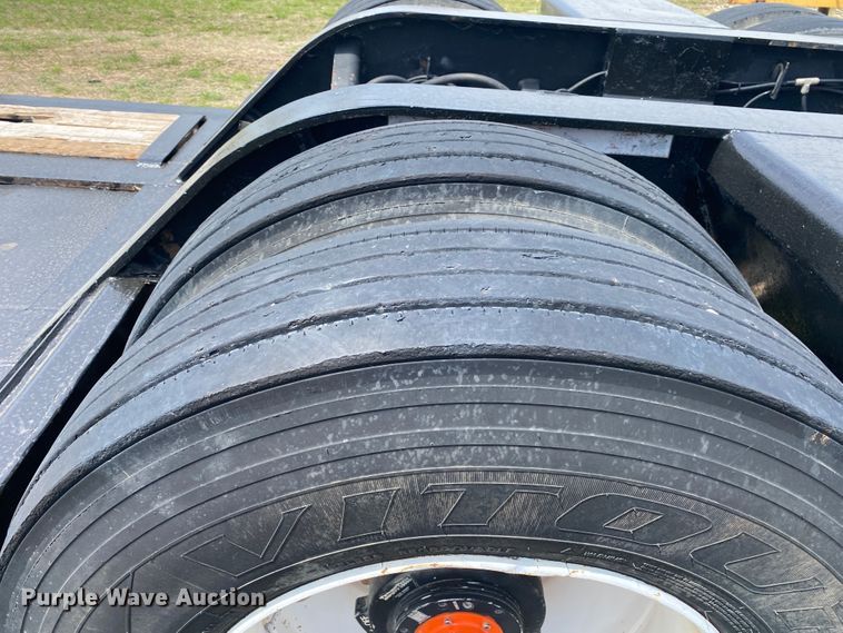 image for item JN9291 2006 XL Specialized XL80MG  lowboy equipment trailer