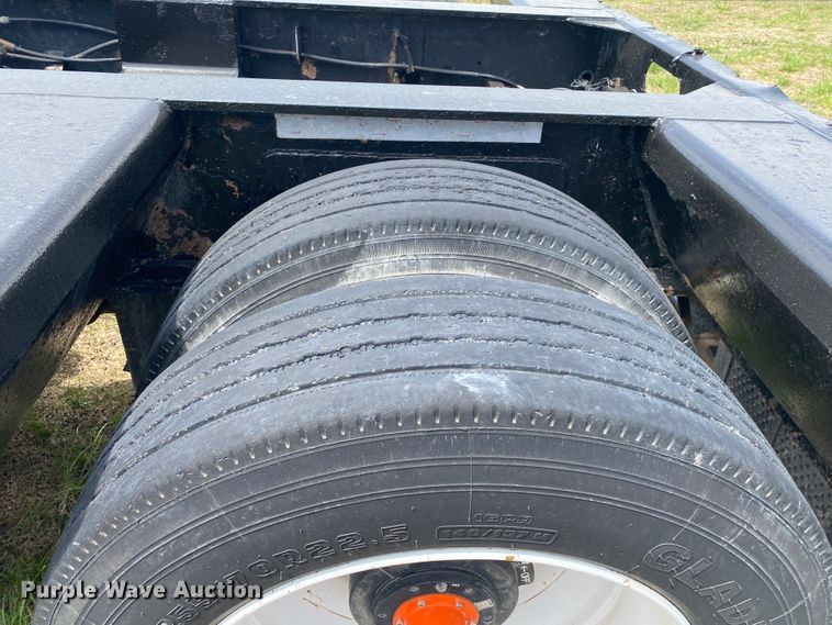 image for item JN9291 2006 XL Specialized XL80MG  lowboy equipment trailer