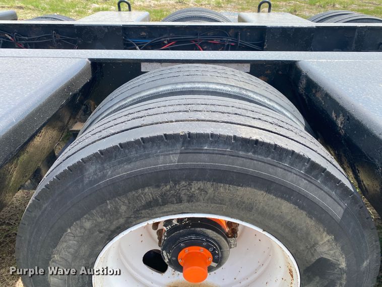 image for item JN9291 2006 XL Specialized XL80MG  lowboy equipment trailer