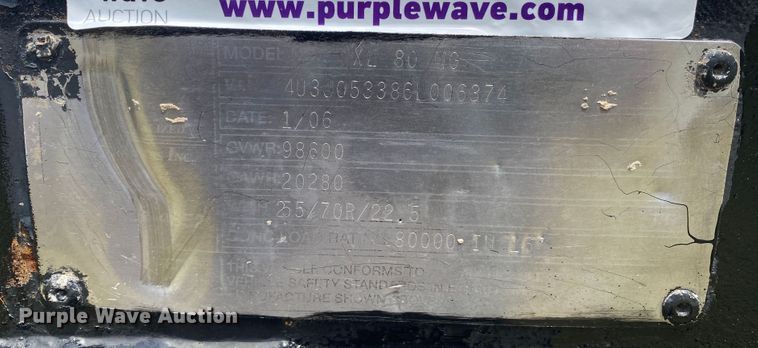 image for item JN9291 2006 XL Specialized XL80MG  lowboy equipment trailer