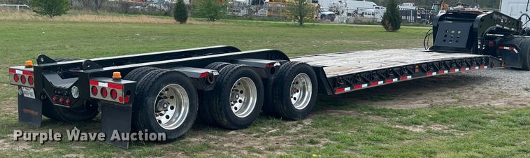 image for item JN9295 2009 Fontaine Magnitude 55H  lowboy equipment trailer