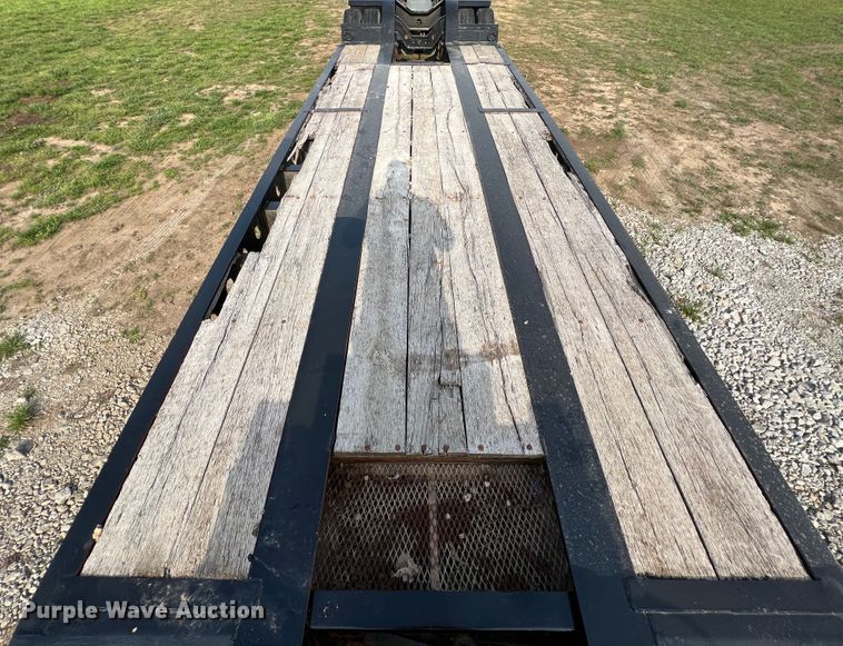 image for item JN9295 2009 Fontaine Magnitude 55H  lowboy equipment trailer