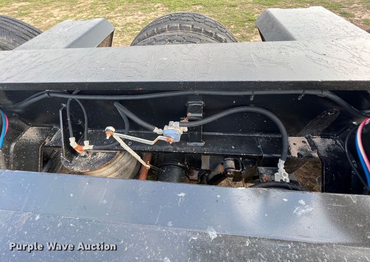 image for item JN9295 2009 Fontaine Magnitude 55H  lowboy equipment trailer