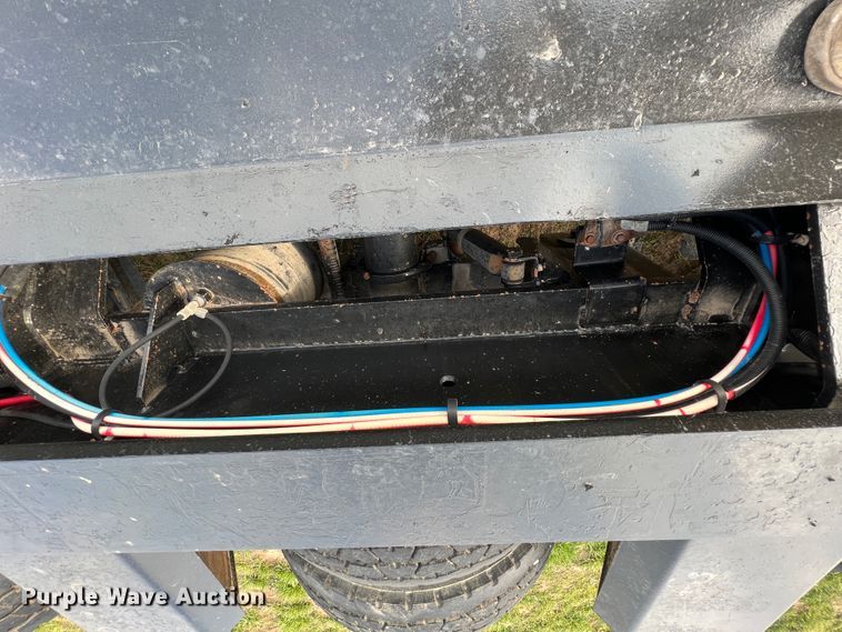 image for item JN9295 2009 Fontaine Magnitude 55H  lowboy equipment trailer