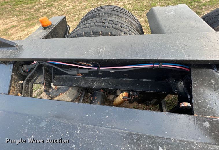 image for item JN9295 2009 Fontaine Magnitude 55H  lowboy equipment trailer