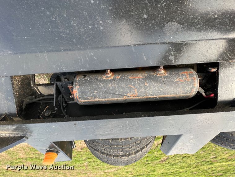 image for item JN9295 2009 Fontaine Magnitude 55H  lowboy equipment trailer