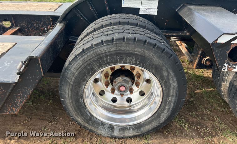 image for item JN9295 2009 Fontaine Magnitude 55H  lowboy equipment trailer