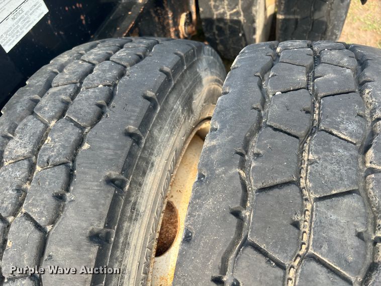 image for item JN9295 2009 Fontaine Magnitude 55H  lowboy equipment trailer