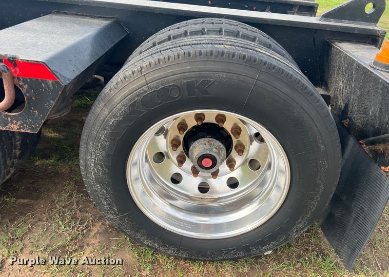 image for item JN9295 2009 Fontaine Magnitude 55H  lowboy equipment trailer