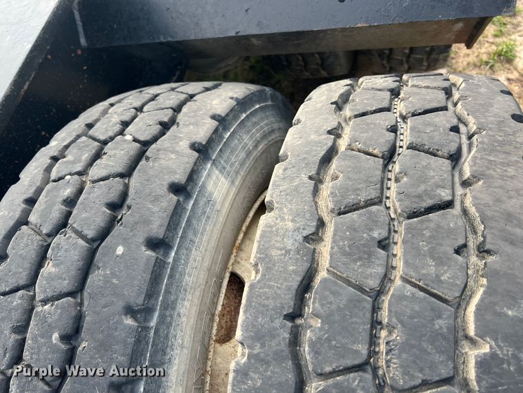 image for item JN9295 2009 Fontaine Magnitude 55H  lowboy equipment trailer